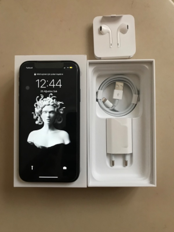 iPhone XR 64 GB