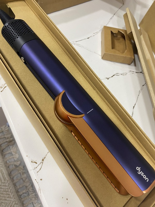 Dyson Airstrait™ Saç Düzleştirici (Prusya Mavisi/Parlak Bakır)