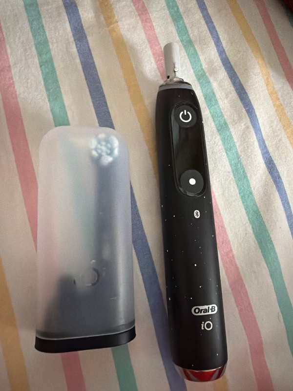 Oral-B iO 10 Şarjlı Diş Fırçası - Kozmik Siyah