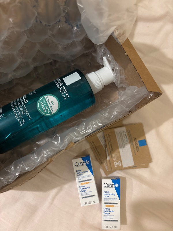 La Roche-Posay Effaclar Vücut Peelingi 400 ML- Yağlı-Akneye Eğilimli Ciltler