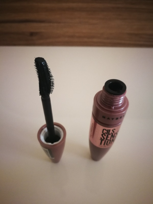 Maybelline New York Lash Sensational Yelpaze Etkili Siyah Maskara