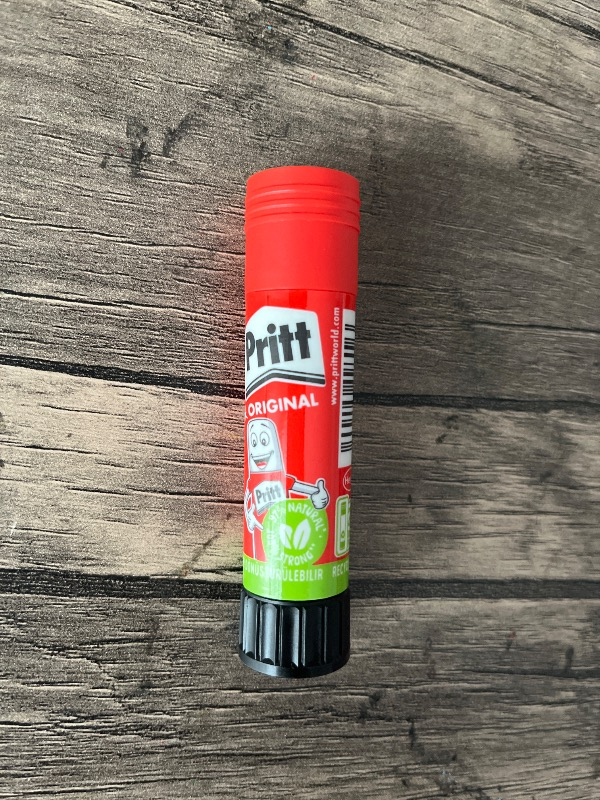 Pritt Stick Kırmızı Yapıştırıcı 11 gr - Silindirik, Desensiz (1 Adet)